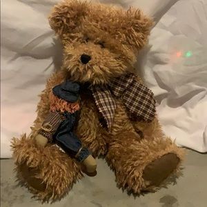 Boyd’s bear.  Retired. Collectible